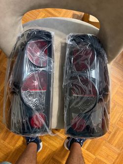 Tailights silverado-gmc sierra 1(contact info removed) $80 CADA PAR