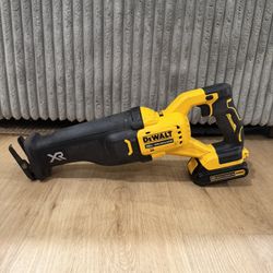 DeWalt DCS368 20V XR Brushless Reciprocating Saw w/ Battery 