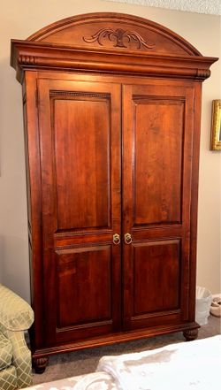 Ethan Allen British Classics Collection Armoire/ Media Cabinet