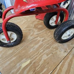 Swivel Garden Scooter