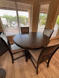 Brand NEW 47” round kitchen table with 4 chairs