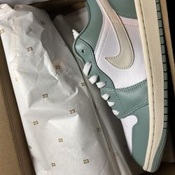 Nike Women Shoes “UNISEX” Size 10