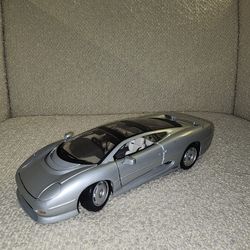 1.18 Scale Model 1992 Jaguar XJ220 