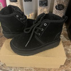 Kids Uggs Size 10 C
