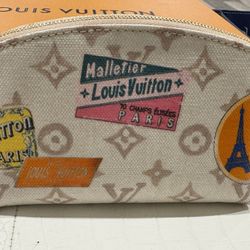 NWT Louis Vuitton Cosmetic Case! 