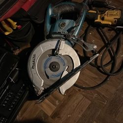 Makita Skilsaw.   Works Great.   Pick Up Only.   