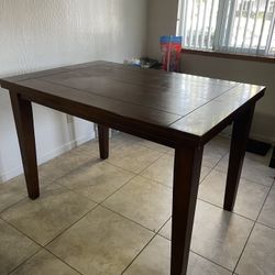 Dining Table with 4 chairs - Bar Hight