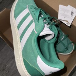 $30 Women’s Size 6