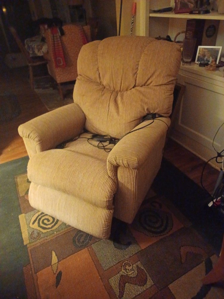 POWER Recliner  !!!  Like Brand New 2500 New (contact info removed) 