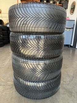 235/40/19 Michelin Cross Climate 2