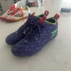 Phenom Joker Cleats Size 6