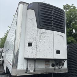 1993 GREAT DANE 2 AXLE TRACTOR TRAILER. **** INCLUDES **** A CARRIER x4 7300 REFRIGERATOR