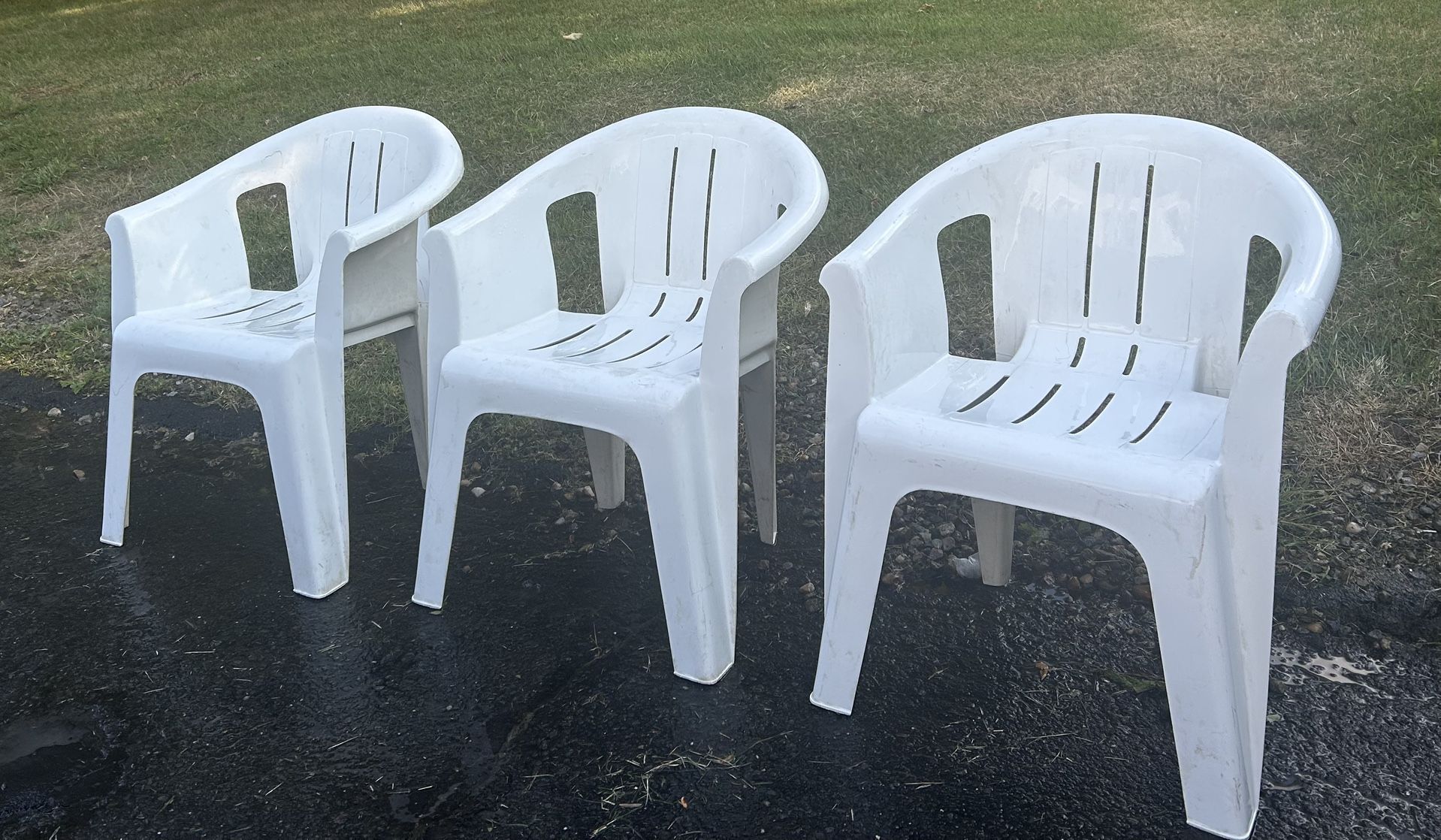 3 Oversized Lawn Chairs