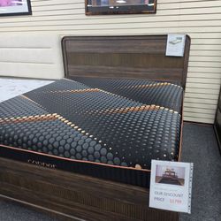 Wood Bed Frame Queen or King 🚚WE DELIVER🚚
