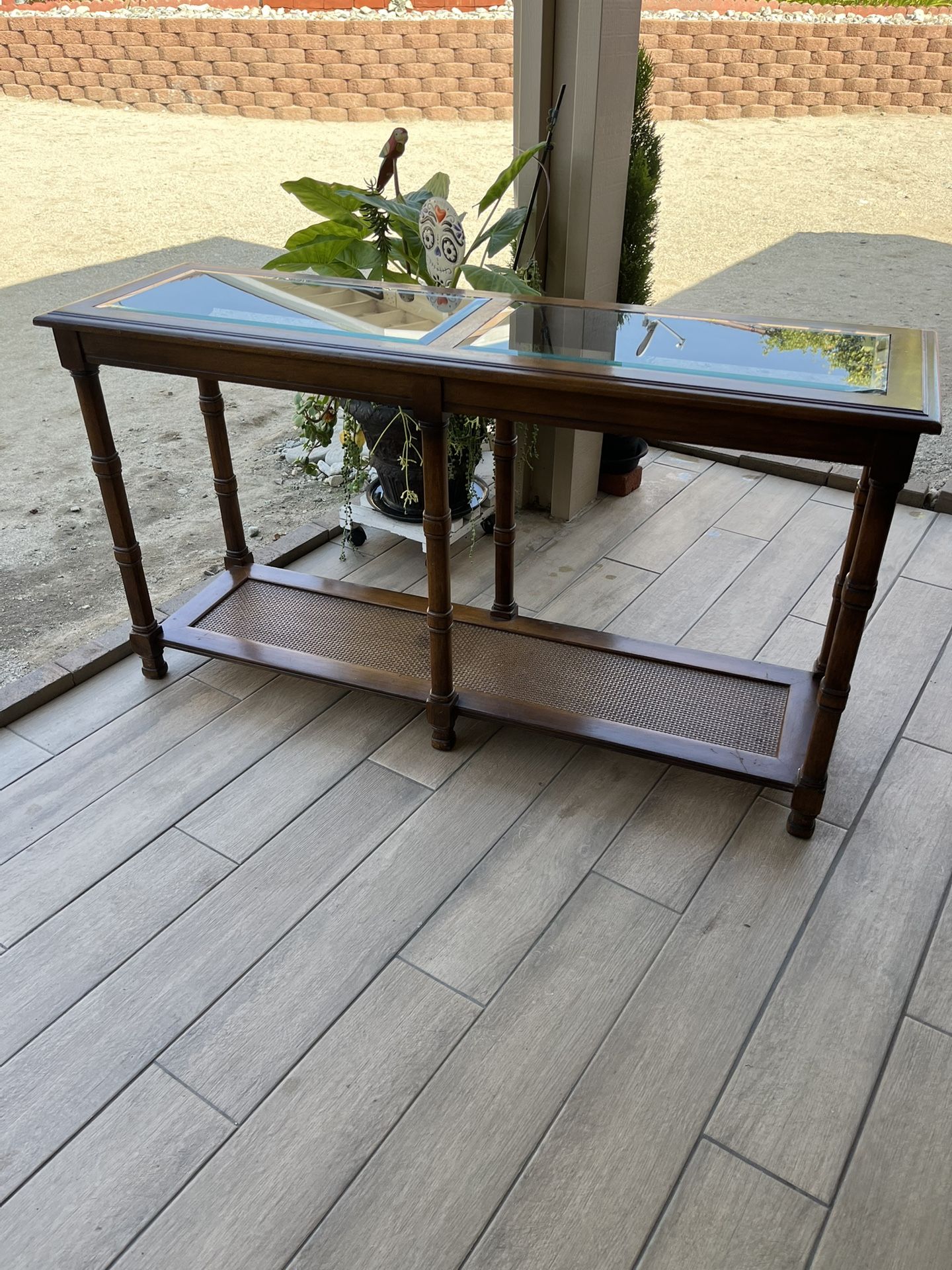 Beautiful Antique Coffee Table. Glass & Wood 🪵.