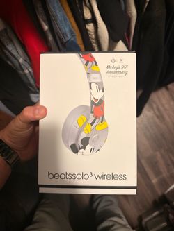 Beats Solo3 Wireless Mickey's 90th Anniversary Edition