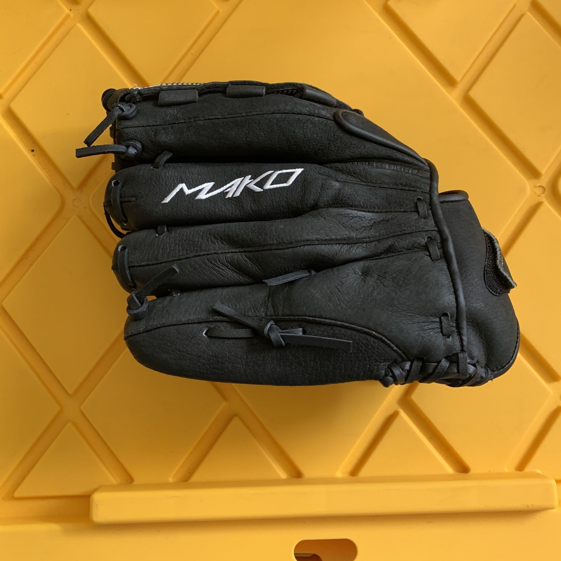 Easton Mako Baseball Glove Size12.5
