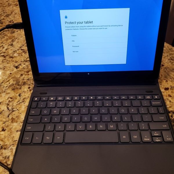 ONN Android Tablet w/Detachable Navy Keyboard Case for Sale in White