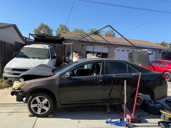 2013 Toyota Camry part out