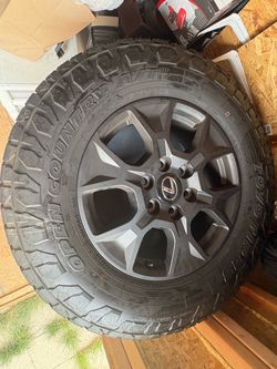 18” GX 550 Overtrail Wheels & 33” Toyo OC AT3 Tires - Near New