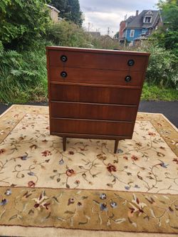 Mid-Century Modern Walnut 5-Drawer Dresser