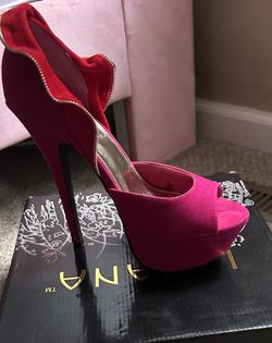 BEAUTIFUL Fuchsia heels