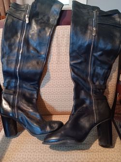 Black knee high boots Size 8.5