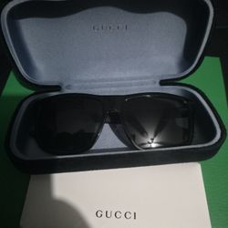 Gucci GG0010S
Sunglasses 