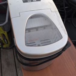 Ice Machine For Sale !