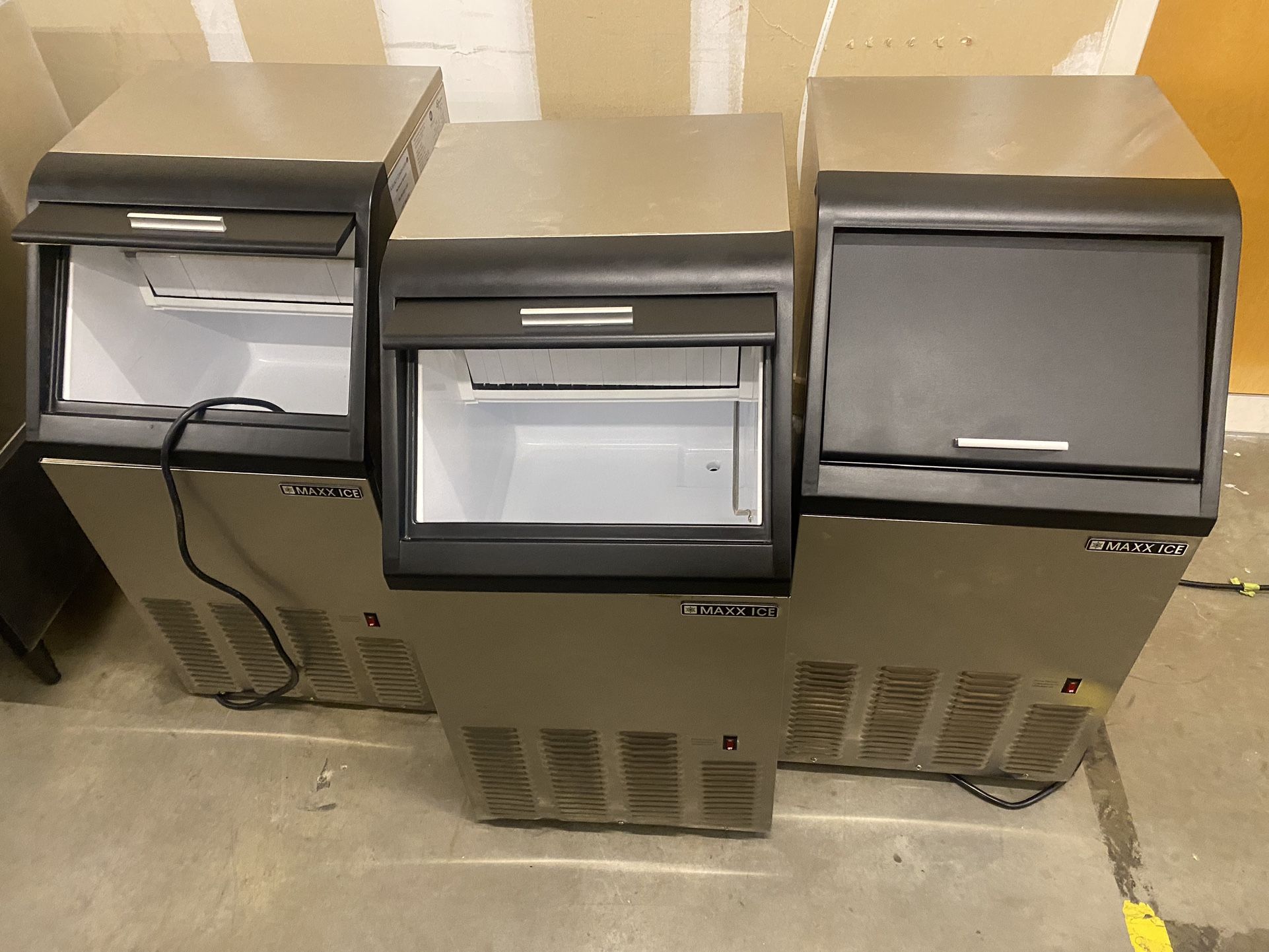 Ice Maker 75lb