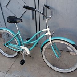 ELECTRA.  Beach Cruiser.      26"tires 