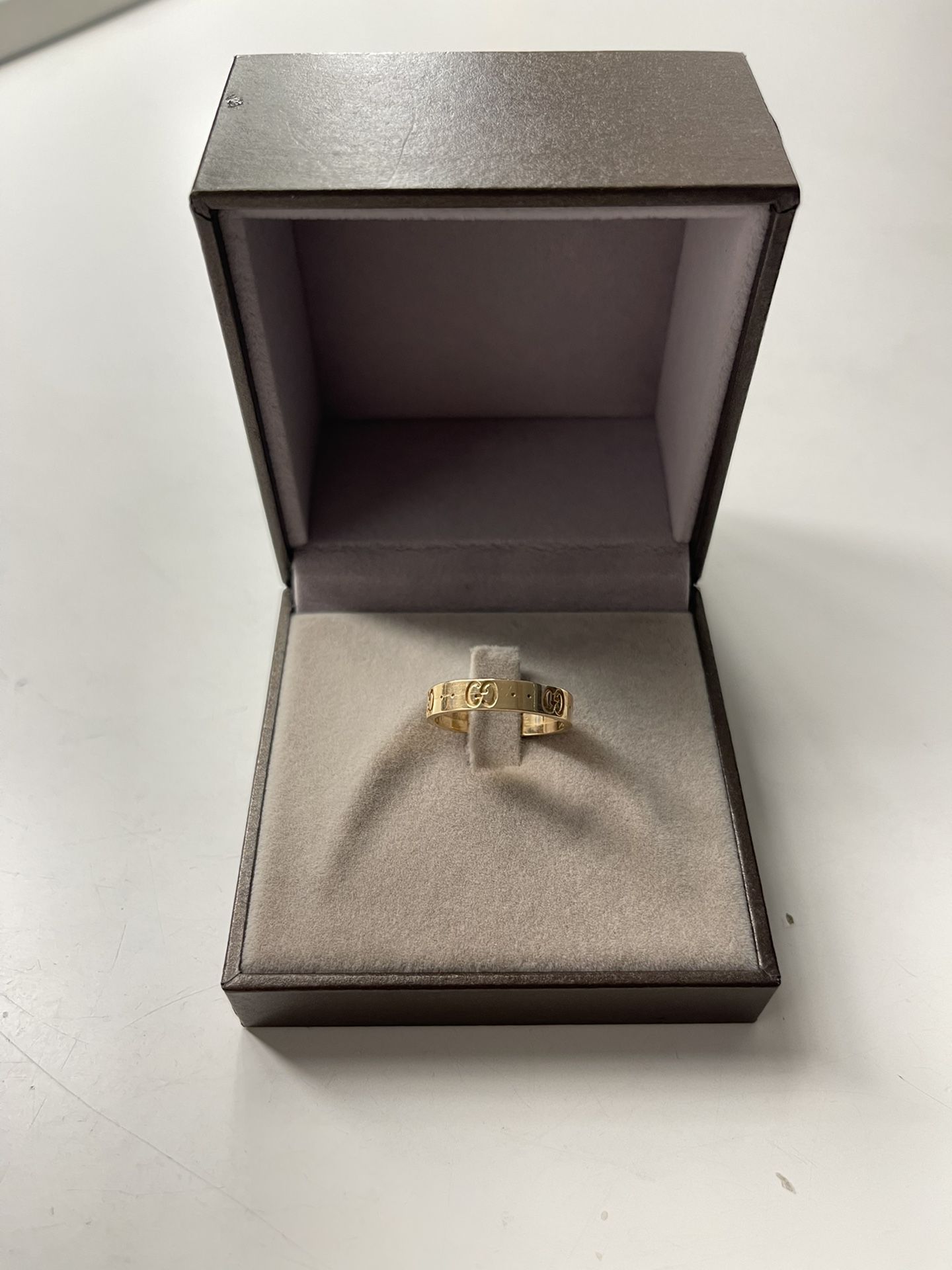 WOMEN’S ROSE GOLD ICON GUCCI RING SIZE 6 $700 OBO OR TRADE 4 PS5