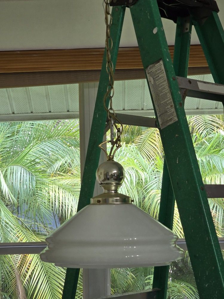 Light Fixture Good Condition White And Gold