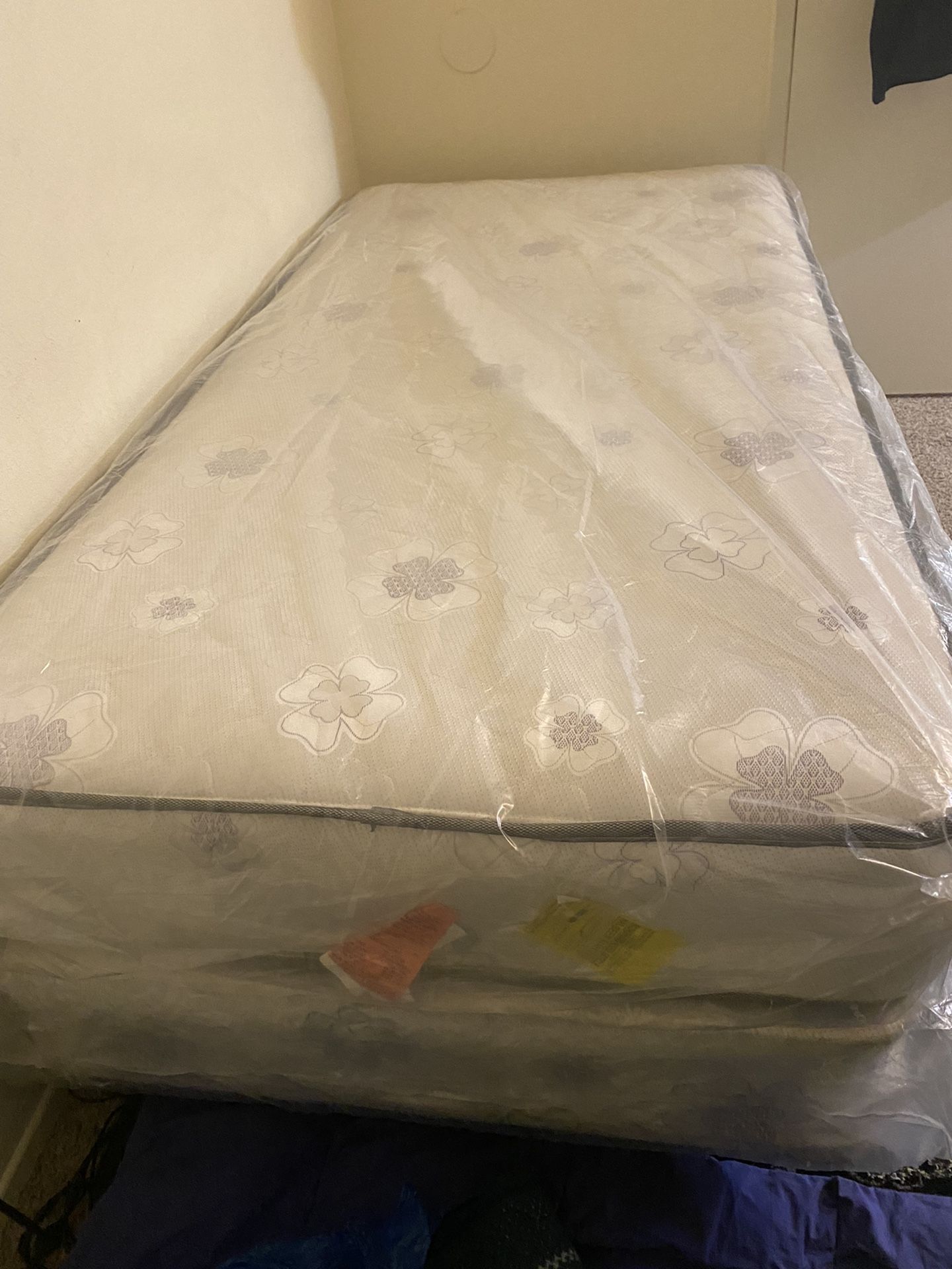 Full Bed 50$ With Free Frame And Box