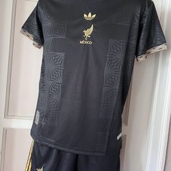 Mexico Kids Soccer Uniforms. Sizes  7-8