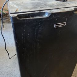 Emerson mini-fridge