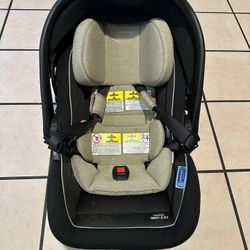 Graco SnugRide SnugFit 35 DLX Infant Car Seat Featuring Safety Surround - Jacks