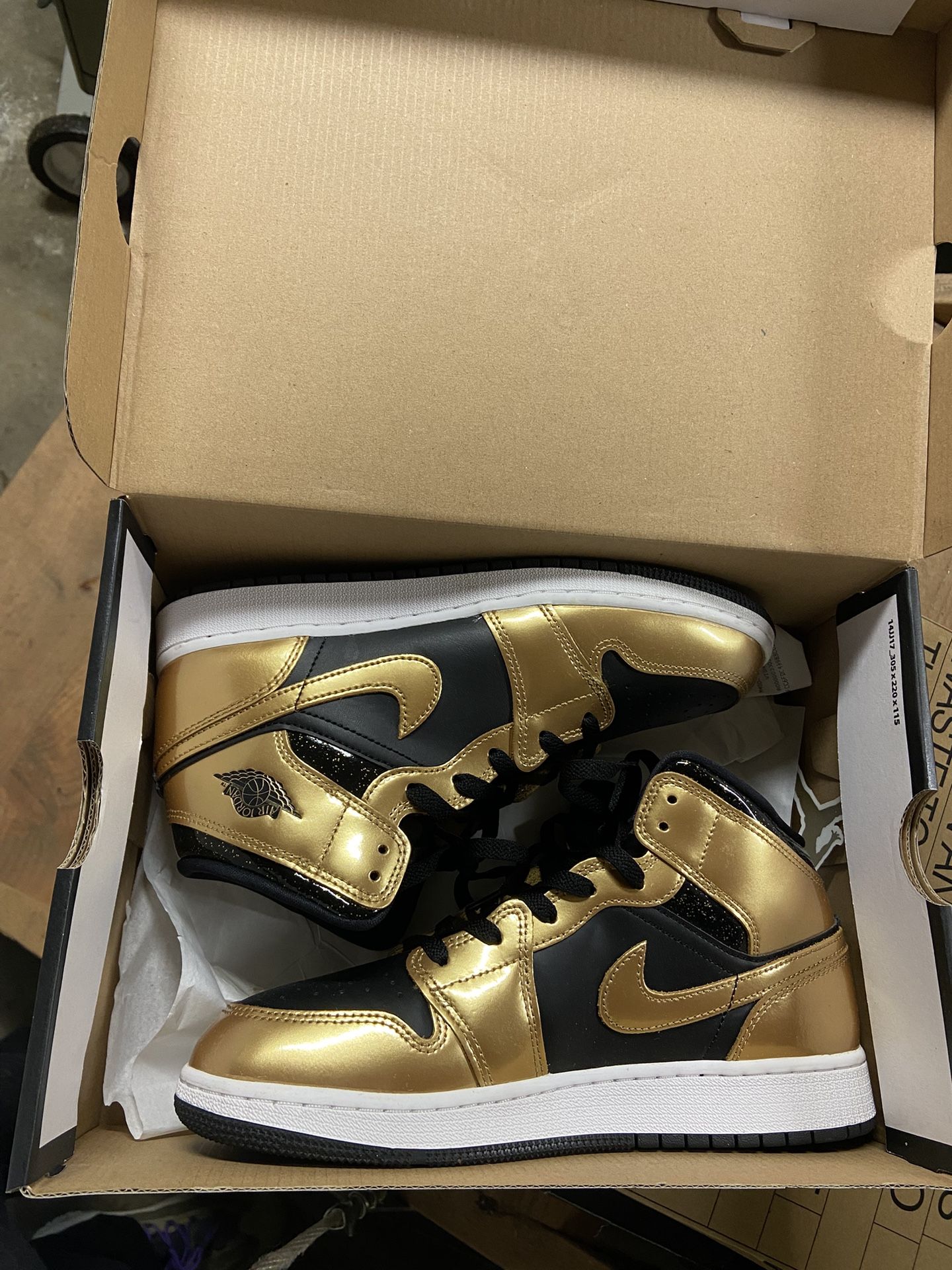 LOW PRICE MOVING- RARE NIK JORDAN 1