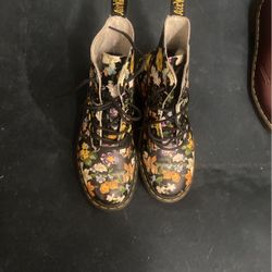 Floral Dr Martens