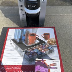 Keurig B130 Coffee Maker & Tray & Reusable Cups