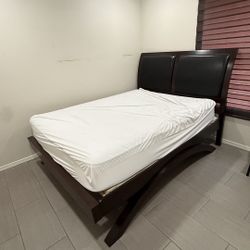 Queen Bedroom Set – Frame + Mattress + Cover – Great Deal