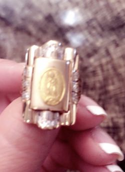 14 K gold ring rotates black onyx and Virgin Mary