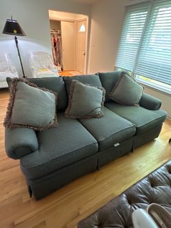 Walter e. Smithe Stratford 90” Sofa.