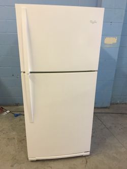 Whirlpool 19 Cubic Foot Refrigerator With Ice Maker