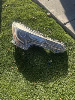 2017–2019 Toyota Corolla Headlight (Right / Passenger Side) – OEM