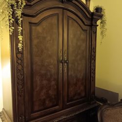 Grand King Wardrobe Hutch Solid Walnut 