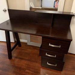 Rooms To Go Computer Desk. Brand New, Very Little Use. Already Assembled, Must Pick Up.