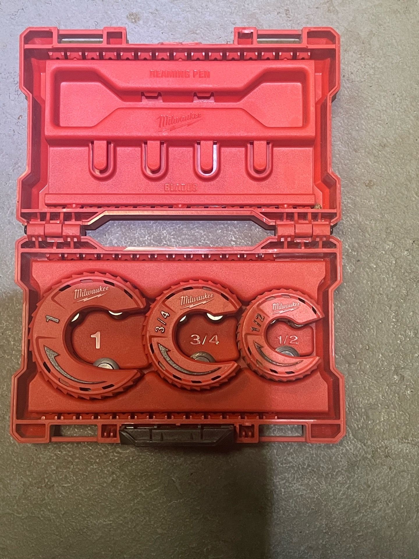 Milwaukee close quarter tubing cutter