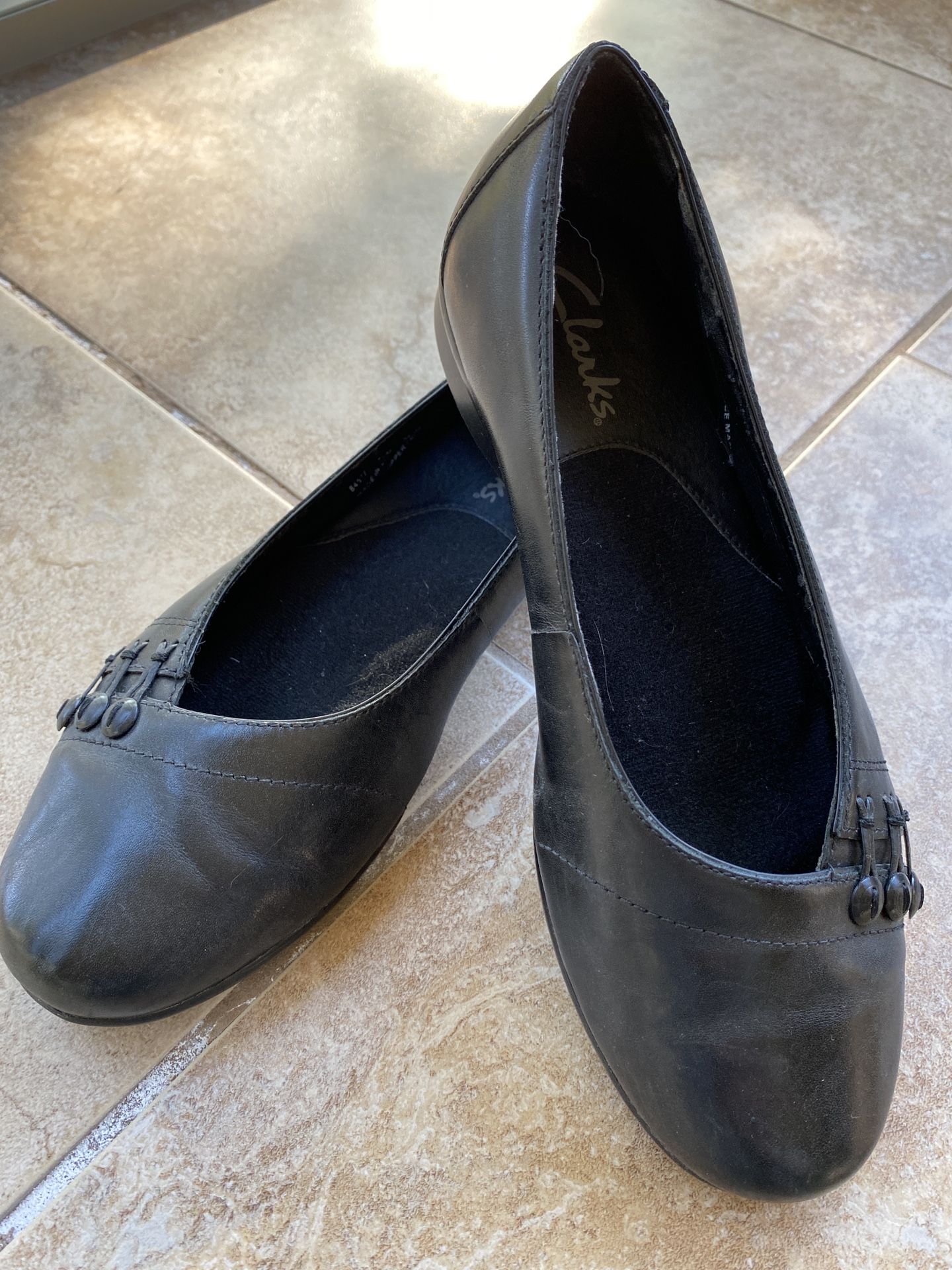 Clarks leather flat shoes, Ladies size 7 