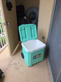 Large Igloo  cooler only used once.